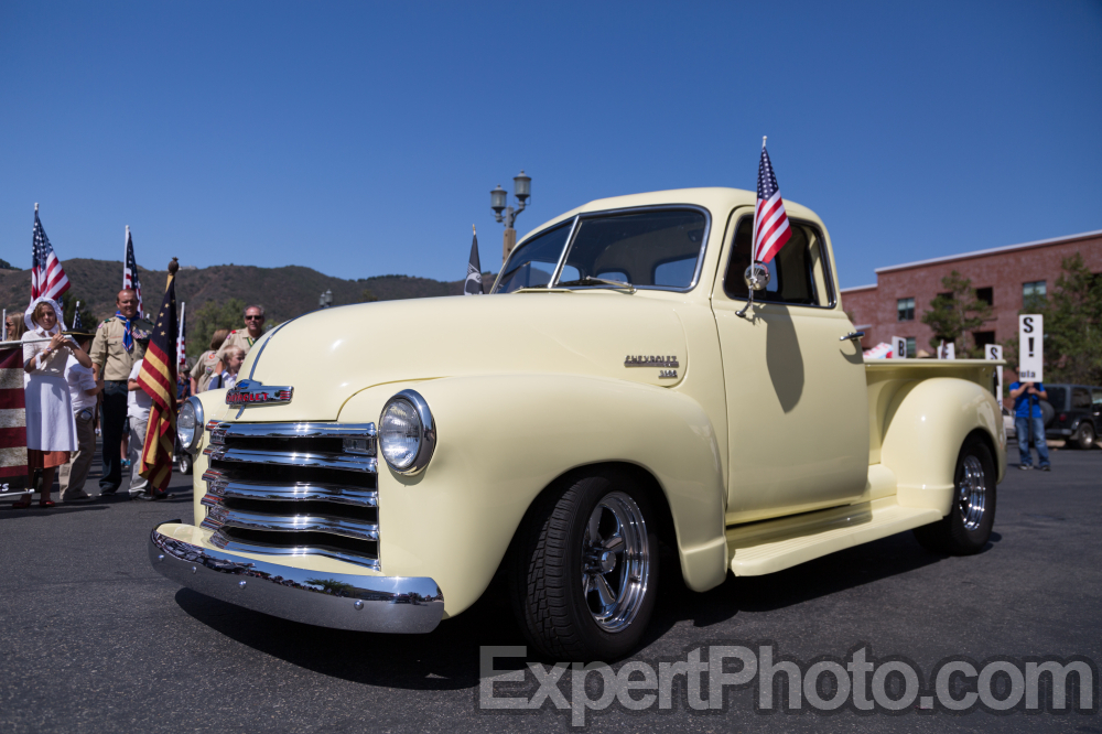 Nice photo of 1952 Chevrolet Truck