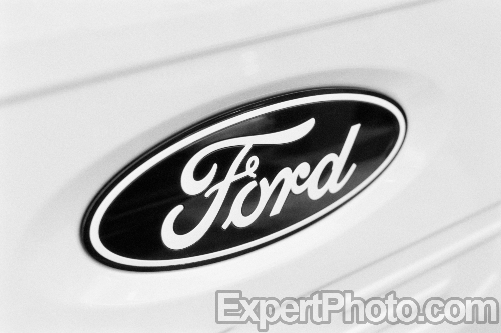 Nice photo of 2025 Ford F-150 4x4 Supercrew XLT