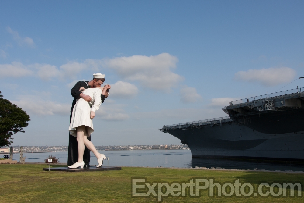 Nice photo of Unconditional Surrender Statue in San Diego