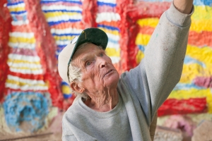 Nice photo of Leonard Knight telling visitors about his Salvation Mountain
