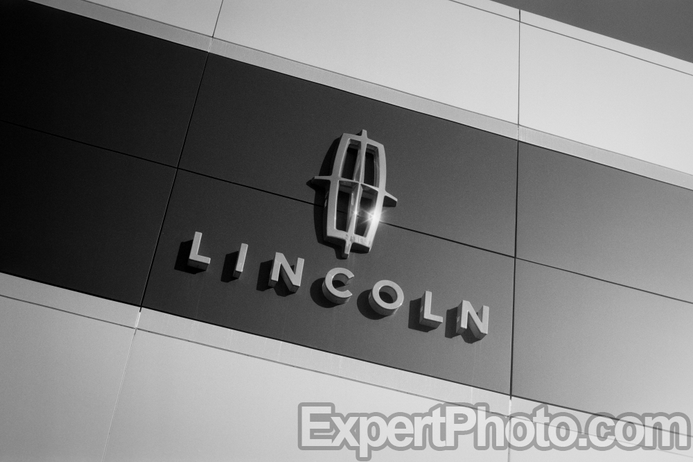 Nice photo of Lincoln Dealer Sign